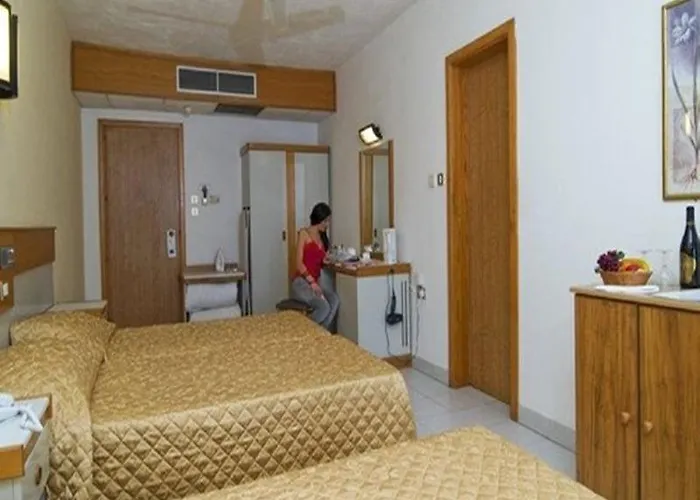 Canifor Hotel St. Paul's Bay