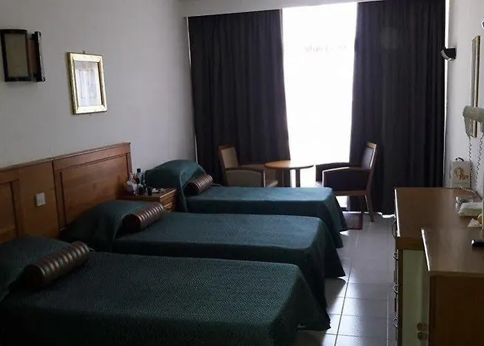 Отель Canifor 4*